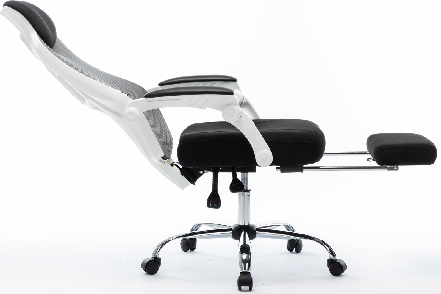 Кресло руководителя 007 NEW white